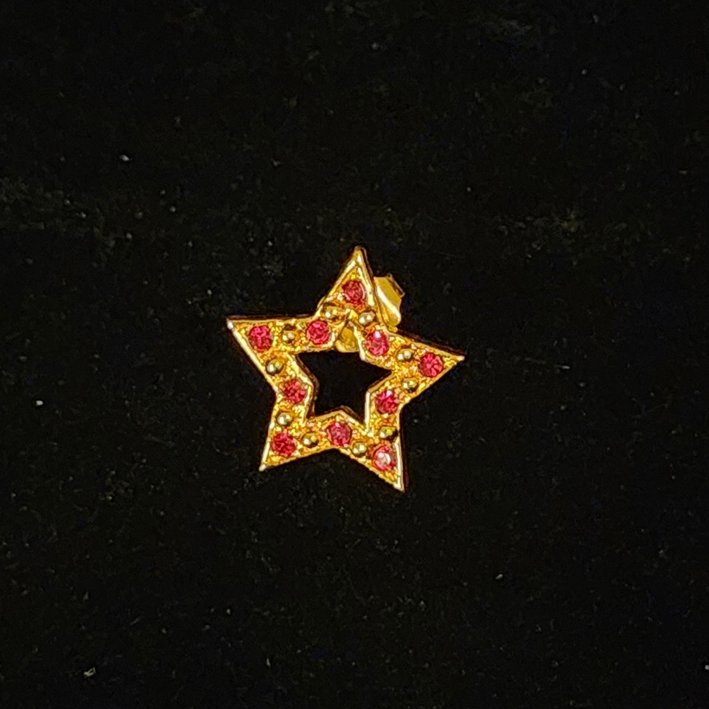No Name Goldtone Star with Red Stone Single Earring